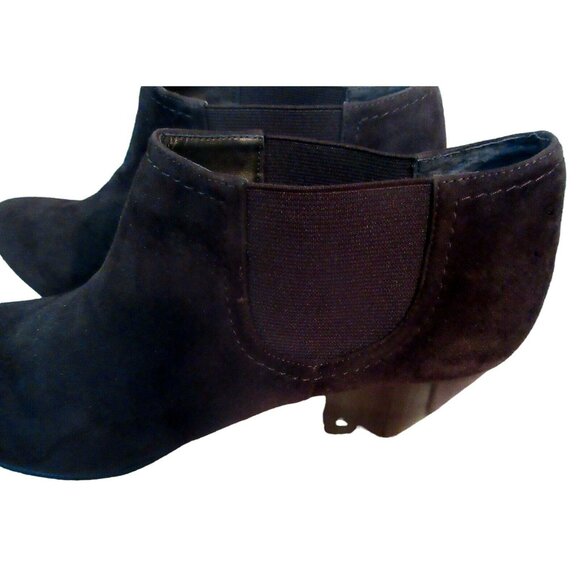 Vaneli Dark Brown Suede Tapered Block Heel Side Stretch Bootie Shoe Boot Sz 9.5 - Picture 4 of 9